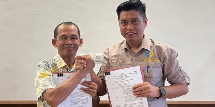 Penandatanganan kerja sama PT Luwu Timur Gemilang dan Perumda Simpurusiang di Cafe Remaja Masamba, Sabtu (6/9/2025), wujud kolaborasi ekonomi Luwu Raya.