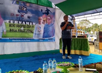 Bupati Luwu Timur, Irwan Bachri Syam menyampaikan sambutan ketika membuka turnamen Pasi-pasi Cup IV, Sabtu (18/10/2025). Foto: Jaeja.id