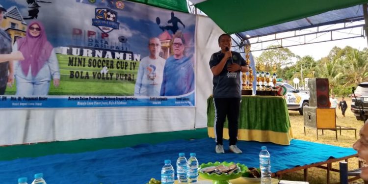 Bupati Luwu Timur, Irwan Bachri Syam menyampaikan sambutan ketika membuka turnamen Pasi-pasi Cup IV, Sabtu (18/10/2025). Foto: Jaeja.id