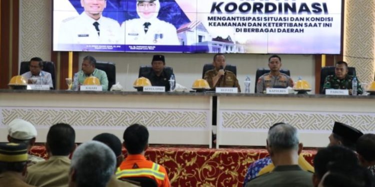 Rapat koordinasi Forkopimda Luwu Timur, antisipasi perkembangan situasi terkini Sulawesi Selatan di Aula Sasana Praja, Senin (1/9/2025). (Foto: warta Lutim)