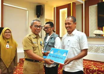 Pemkab Luwu Timur Gelar Sosialisasi dan Penyerahan Simbolis Dana Hibah Tahun 2025