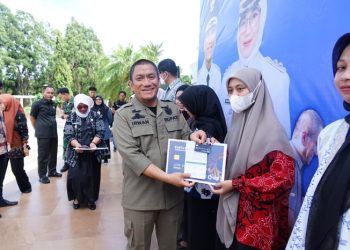 Pemkab Lutim Salurkan Kartu Lutim Pintar, Ribuan Mahasiswa Terima Beasiswa Pendidikan