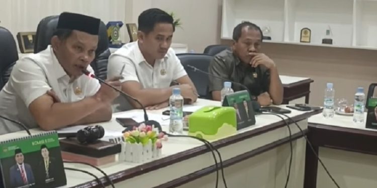 Rapat Komisi III DPRD Luwu Timur bersama PT Mars Symbioscience di Ruang Aspirasi DPRD, Selasa (30/9/2025), bahas pengolahan limbah B3.