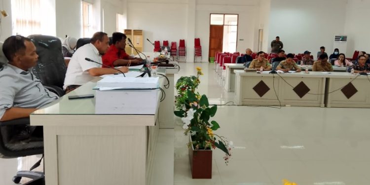 Suasana RDP Komisi II DPRD Luwu Timur dengan Dinas Pertanian dan kelompok tani bahas pengembalian usulan penerima sarpras, Senin (6/10/2025). Foto: Jaeja.id