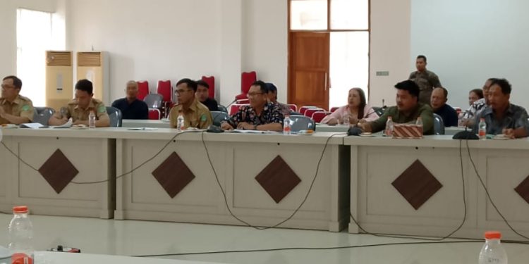 Suasana RDP Komisi II DPRD Luwu Timur dengan Dinas Pertanian dan kelompok tani bahas pengembalian usulan penerima sarpras, Senin (6/10/2025). Foto: Jaeja.id