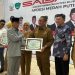 Bupati Lutim Terima Penghargaan Kepala Daerah Peduli Desa di Ajang Saba Desa APDESI