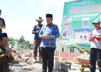 Bupati Luwu Timur Letakkan Batu Pertama Pembangunan Masjid Nurul Hidayah Puncak Indah