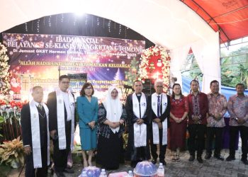 Wabup Puspawati Ajak Jemaat Perkuat Kebersamaan saat Hadiri Perayaan Natal di Tomoni dan Kalaena