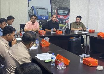 Pansus DPRD Luwu Timur bertemu dengan manajemen SCI bahas penyertaan modal POMU dan kepemilikan Blok Pongkeru, Jumat (14/11). Foto: FB Sarkawi Hamid