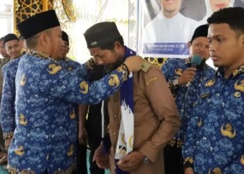 Dua Pegawai Sekretariat DPRD Lutim Terima Hadiah Umrah dari Bupati