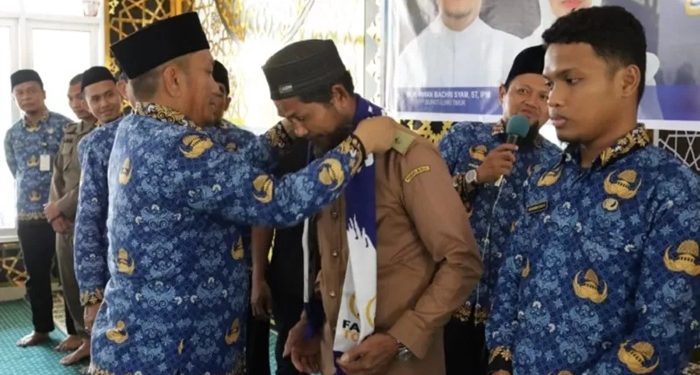 Dua Pegawai Sekretariat DPRD Lutim Terima Hadiah Umrah dari Bupati