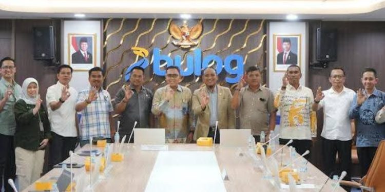Komisi II DPRD Luwu Timur saat audiensi dengan Perum Bulog di Jakarta, Rabu (3/12/2025). Foto: FB Sarkawi Hamid