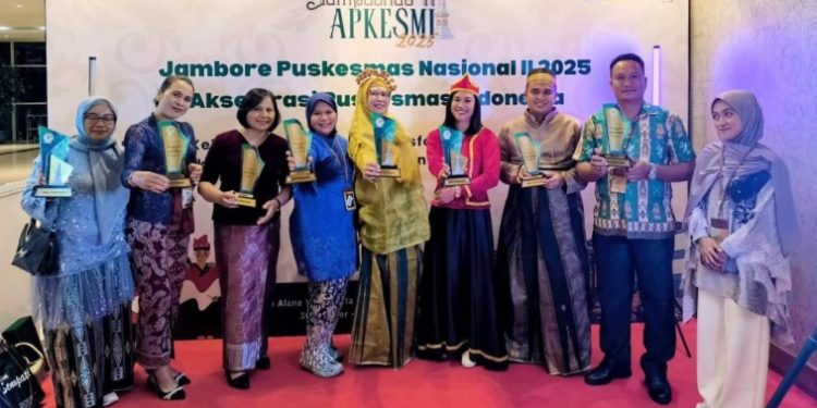 Enam Puskesmas Luwu Timur meraih penghargaan nasional di Jampusnas 2025 berkat inovasi dan riset unggulan. FOTO: IST