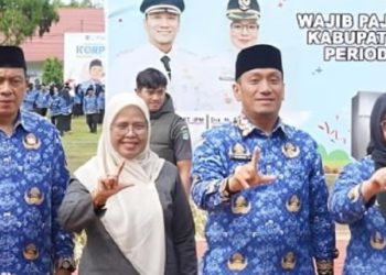 Wakil Ketua DPRD Luwu Timur, Harisa Suharjo menghadiri peringatan HUT KORPRI ke-54 di Lapangan Pendidikan Mailili, Senin (01/12/2025).