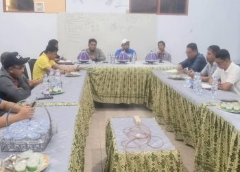 Sejumlah anggota DPRD Luwu Timur dari Daplil 3, menggelar pertemuan dengan manajemen PTPN IV bahas persoalan limbah pabrik kelapa sawit, Sabtu (1/11). Foto: FB Sarkawi Hamid