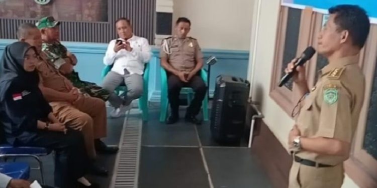 Peresmian MBG Desa Jalajja oleh Camat Burau, Umar, Senin (08/12/2025). Foto: IST
