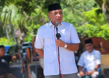 Anggota DPRD Luwu Timur, Sarkawi Hamid selaku Ketua Panitia Pembangunan Masjid Nurul Hidayah menyampaikan sambutan pada peletakan batu pertama, Senin (01/12/2025).