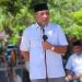 Anggota DPRD Luwu Timur, Sarkawi Hamid selaku Ketua Panitia Pembangunan Masjid Nurul Hidayah menyampaikan sambutan pada peletakan batu pertama, Senin (01/12/2025).