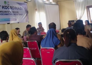 Rapat Koordinasi Triwulan IV digelar pada Selasa (09/12/2025) di aula kantor camat dengan melibatkan lintas sektor. FOTO: IST