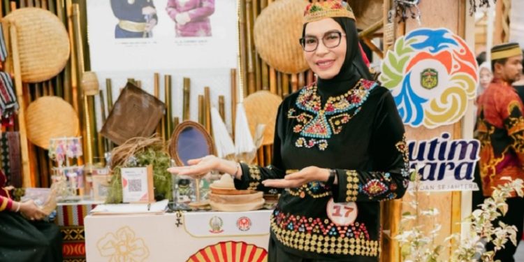 Ani Nurbani Pimpin Tarian Riringgo-Dero di Expo Andalan 2025
