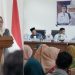 Wakil Ketua II DPRD Luwu Timur, Harisa Suharjo, berbicara soal pentingnya peran Gen Z dalam demokrasi, pada Sosialisasi Pendidikan Politik yang digelar Badan Kesbangpol Luwu Timur, Senin (01/12/2025). Foto: Warta Lutim