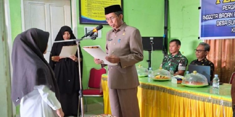 Pelantikan Selpiana sebagai anggota BPD Desa Sumber Alam, melalui mekanisme PAW, Kamis (13/11/2025). Foto: IST