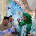 Lima ASN Lutim kembali menerima hadiah Umrah gratis melalui pengundian pada Tabligh Akbar “Luwu Timur Menjemput Berkah”, Selasa (18/11/2025). Foto: Warta Lutim