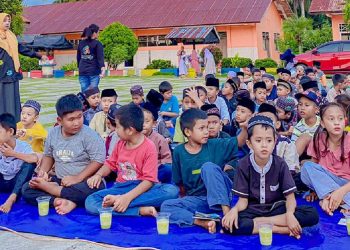 Suasana buka puasa bersama di SDN 183 Buyuntana, Tomoni, Kamis (12/03/2026). Foto: Jaeja.id