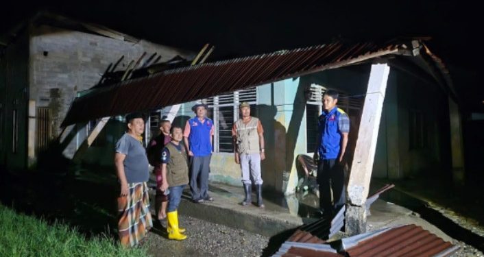 Angin Puting Beliung Terjang Burau Pantai, 15 Rumah Warga Rusak