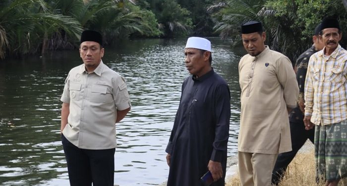Bupati Luwu Timur Tinjau Kerusakan Tanggul TPI Turunan Bajo, Perbaikan Segera Diprioritaskan