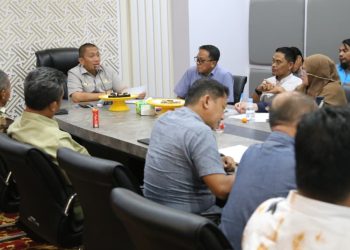 Bupati Luwu Timur, Irwan Bachri Syam, memimpin rapat persiapan Peringatan Hari Jadi ke-23 Kabupaten Luwu Timur di Ruang Rapat Kerja Bupati, Sabtu (18/4/2026). Foto: Kominfo-SP