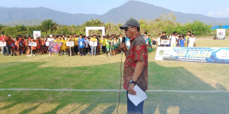 Sekda Luwu Timur, Ramadhan Pirade ketika membuka Liga Pelajar Luwu Timur di Stadion H.A Hasan Opu To Hatta Malili, Jumat (24/04/2026). Foto: Jaeja.id