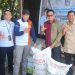 Sekda Luwu Timur, Ramadhan Pirade memimpin peluncuran program pupuk bersubsidi sektor perikanan di Desa Lakawali Pantai, Kecamatan Malili, Sabtu (25/04/2026). Foto: Kominfo-SP