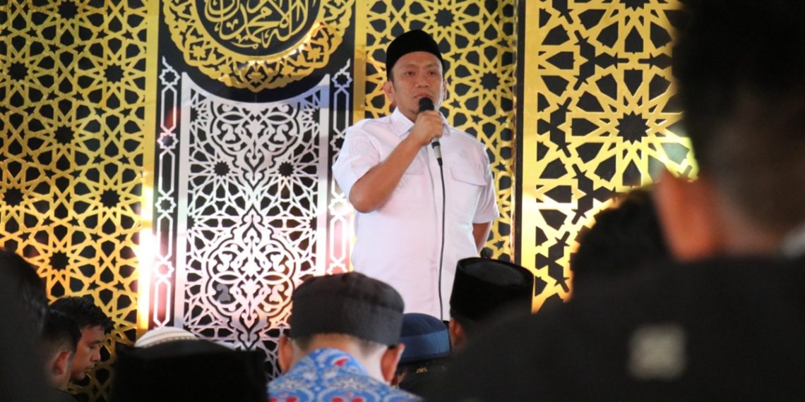 Bupati Luwu Timur, Irwan Bachri Syam mengingatkan seluruh pegawai Pemkab Lutim agar tidak kendor melaksanakan kewajiban salat berjamaah. Foto: kominfo-sp
