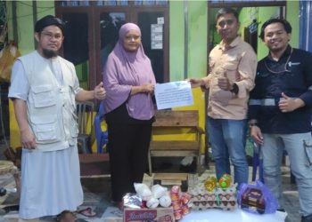 PT Vale Indonesia memberikan bantuan kepada korban banjir Pomalaa, Kolaka, Sulawesi Tenggara, Senin (04/05/2026). Foto: Kendari Pos