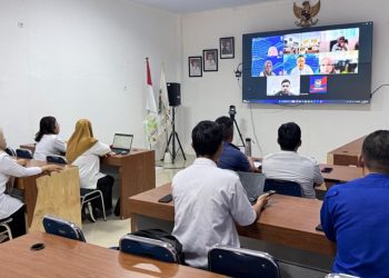 Rakor persiapan pelatihan Damkar Satu melalui zoom meeting bersama Direktorat Jenderal Bina Administrasi Kewilayahan Kemendagri, di Media Center Dinas Kominfo Lutim, Rabu (1/4/2026). Foto: Kominfo-SP