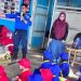 Petugas Dinas Damkarmat Lutim memberikan edukasi kepada anak-anak PAUD TKIT Al Fatih Malili di Halaman Posko Damkar Malili, Kamis (30/04/2026). Foto: Kominfo-SP