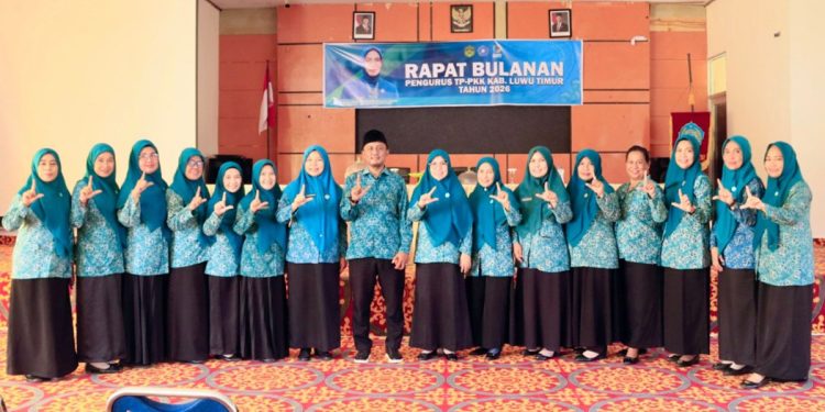 Foto bersama usai rapat bulanan TP PKK Luwu Timur di Aula Dinas Pendidikan dan Kebudayaan, Malili, Selasa (7/4/2026). Foto: Kominfo-sp