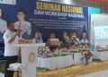 Bupati Luwu Timur, Irwan Bachri Syam ketika membuka seminar dan workshop nasional yang diadakan PGRI Lutim di Gedung Matano Player, Sorowako, Rabu (06/05/2026). Foto: jaeja.id