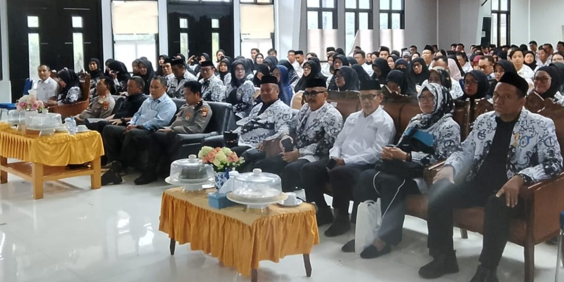 Senior Koordinator Bidang Pendidikan PT Vale, Iskandar Ismail, menghadiri pembukaan seminar dan workshop nasional yang diadakan PGRI Luwu Timur, di Gedung Matano Player, Sorowako, Rabu (06/05/2026). Foto: Jaeja.id