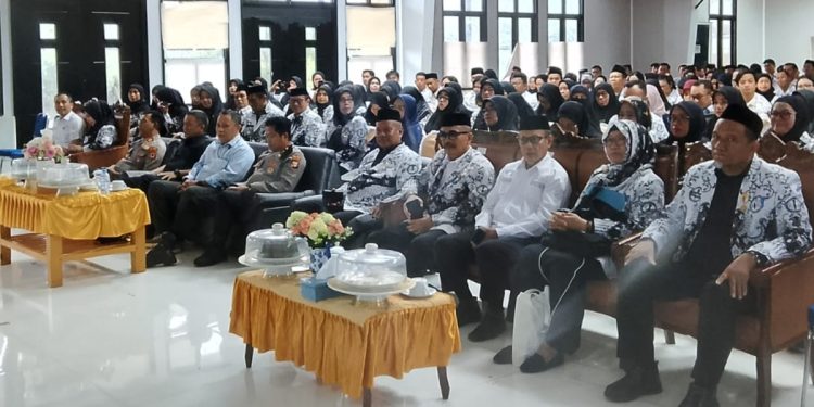 Senior Koordinator Bidang Pendidikan PT Vale, Iskandar Ismail, menghadiri pembukaan seminar dan workshop nasional yang diadakan PGRI Luwu Timur, di Gedung Matano Player, Sorowako, Rabu (06/05/2026). Foto: Jaeja.id