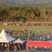 Suporter Gaswo Wotu berhamburan ke tengah lapangan setelah wasit meniup pluit panjang akhir laga final Bupati Cup I Lutim 2026, Kamis (21/05/2026). Foto: Jaeja.id