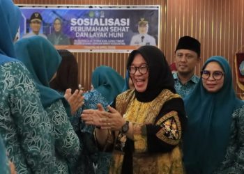 Wakil Bupati Luwu Timur, Puspawati Husler menghadiri sosialisasi perumahan sehat dan layak huni yang digelar di Aula Hotel Sikumbang, Sabtu (18/4/2026).