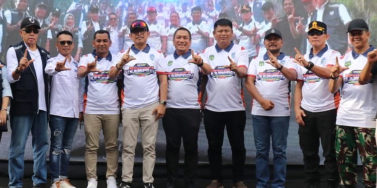 Ketua DPRD Luwu Timur, Ober Datte saat menghadiri pembukaan Bupati Cup II Kejurprov IMI Sulsel, di Sirkuit Taman Sayang, Malili, Sabtu (30/05/2026).