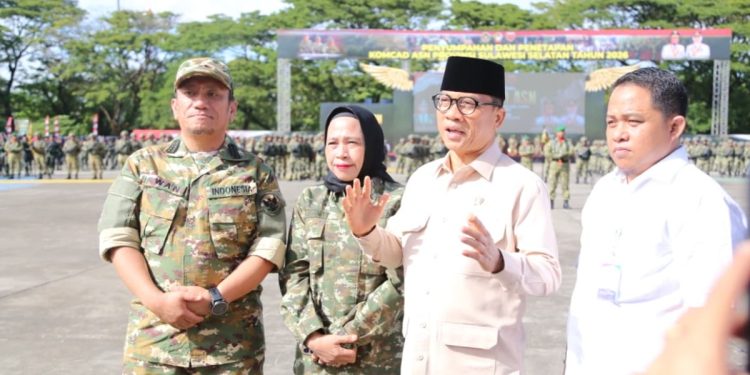 Bupati Luwu Timur, Irwan Bachri Syam menghadiri upacara pengambilan sumpah dan penetapan Komcad Matra Darat di Lapangan Karebosi, Makassar, Rabu (13/5/2026). Foto: Kominfo-SP