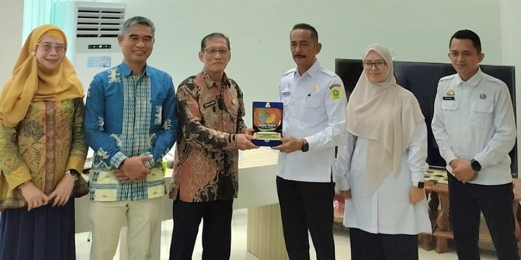 Rombongan studi tiru Labkesmas Luwu Timur diterima Sekda Sinjai, Andi Jecrianto, Rabu (13/05/2026). Foto: Kominfo-SP