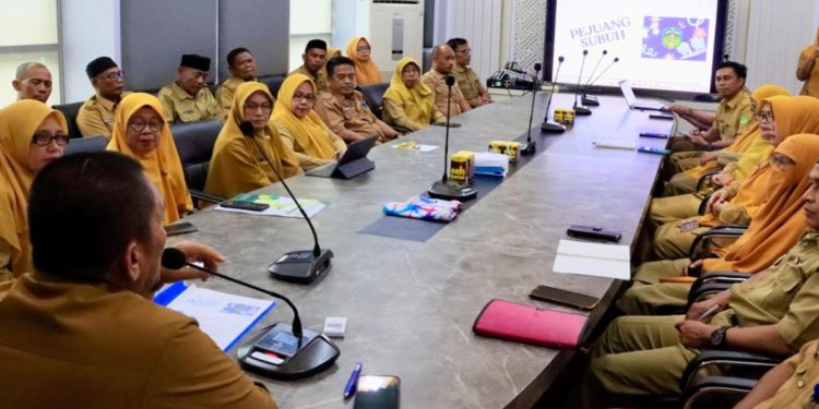 Bupati Luwu Timur, Irwan Bachri Syam, pimpin rakor pelaksanaan program pejuang subuh, di Ruang Rapat Kerja Bupati, Senin, 11 Mei 2026. Foto: kominfo-sp
