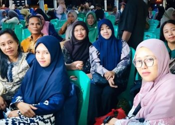 Kepala sekolah dan guru SDN 183 Buyuntana hadir di malam Bupati Awards dalam rangka HUT ke-23 Kabupaten Luwu Timur di Lapangan Pendidikan Malili, Senin (08/06/2026). Foto: Jaeja.id