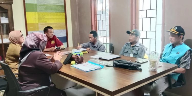 Rapat evaluasi program di Kantor Desa Tabarano. Foto: IST