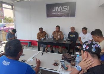 Diskusi santai JMSI Luwu Timur bersama Kepala Dinas Dagkop-UKMP Luwu Timur di Warkop Qlan, Malili, Selasa (14/07/2026). Foto: Jaeja.id
